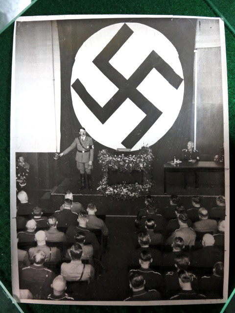 SOLD-HITLER SPEAKING 1933 ORIGINAL PRESS PHOTO #35